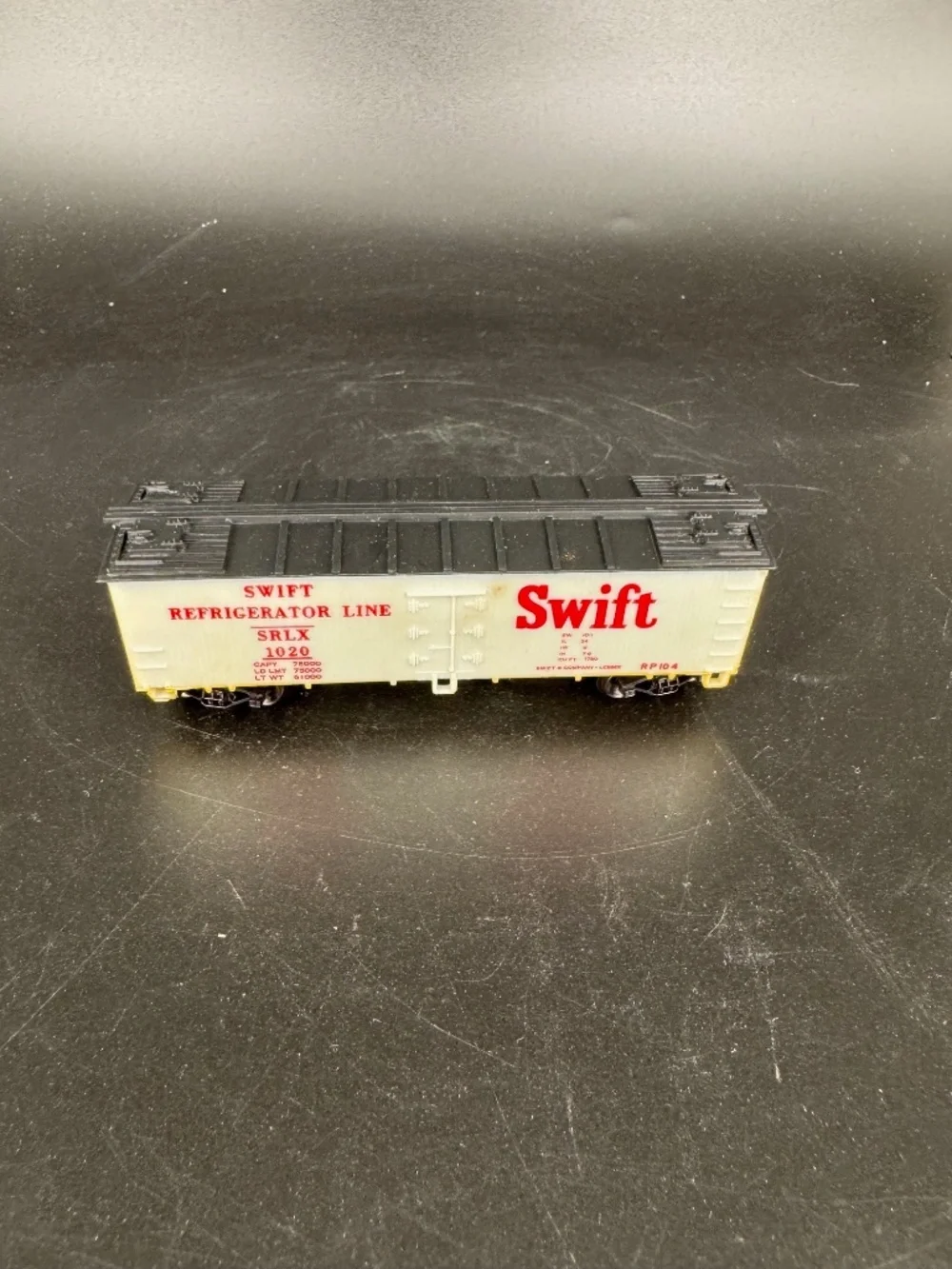 Life-Like Ho Scale Swift Refrigerator Line SRLX 1020 Reefer Train Car & Box